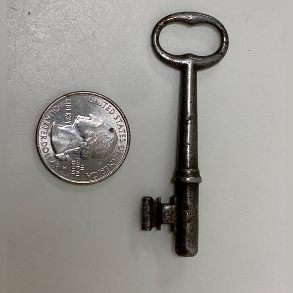 c. 1900 Antique Michigan Industrial Commercial Solid Barrel Skeleton Key - Picture 2 of 14